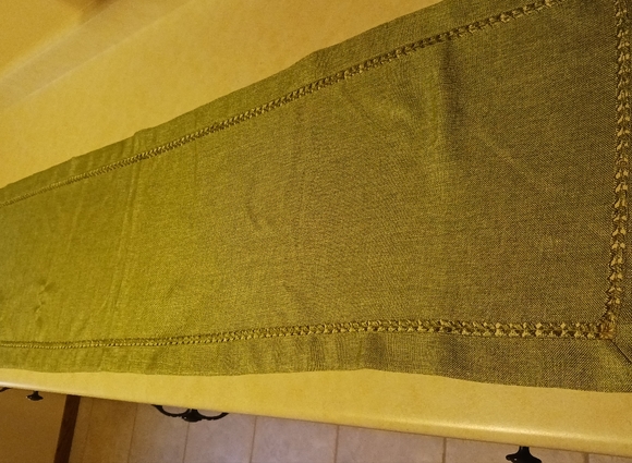 Table runner - Picture 2 of 4